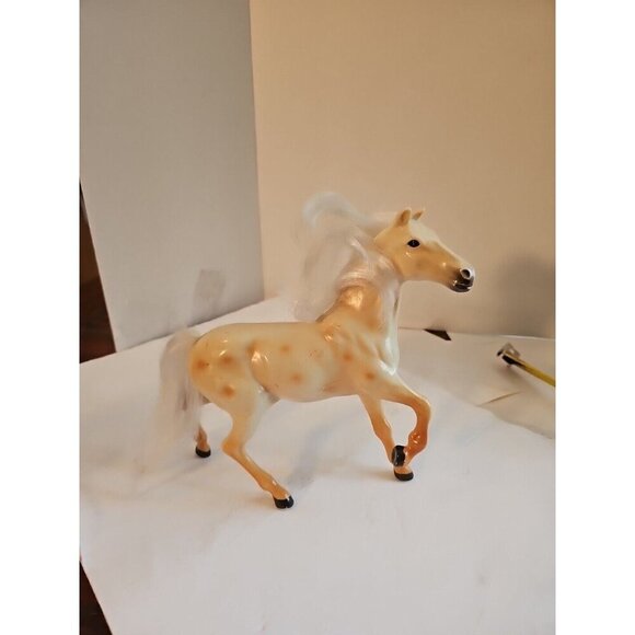 M.T.H.K. Plastic Model Toy Horse with Hail on Tail and Mane 1996 - Picture 1 of 7